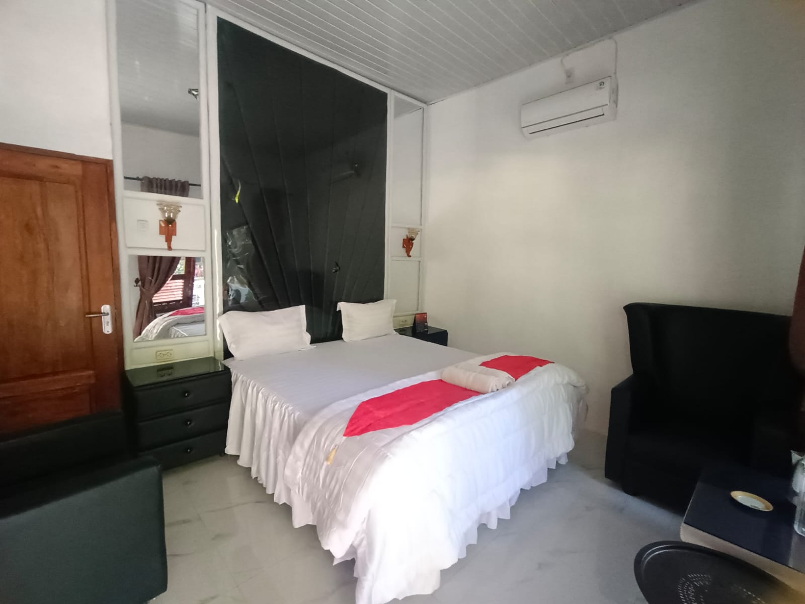 Interior kamar hotel Heritage Bukit Lawang
